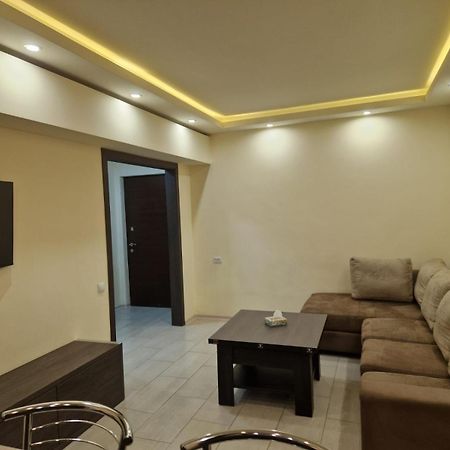 Comfortable Apartment In The Centre Of Yerevan 002 Екстериор снимка